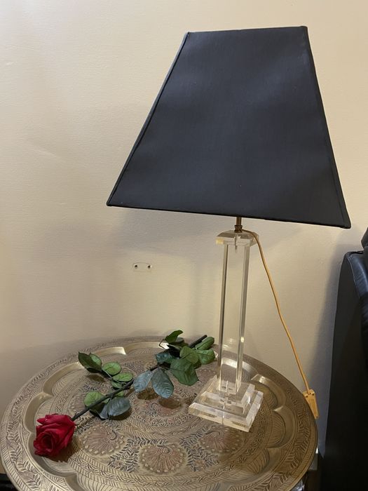 Candeeiro com base em acrílico