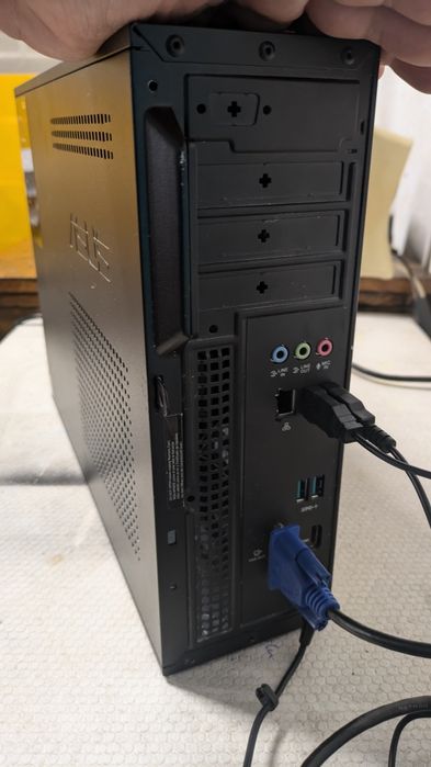 Torre ASUS AMD A4-6210