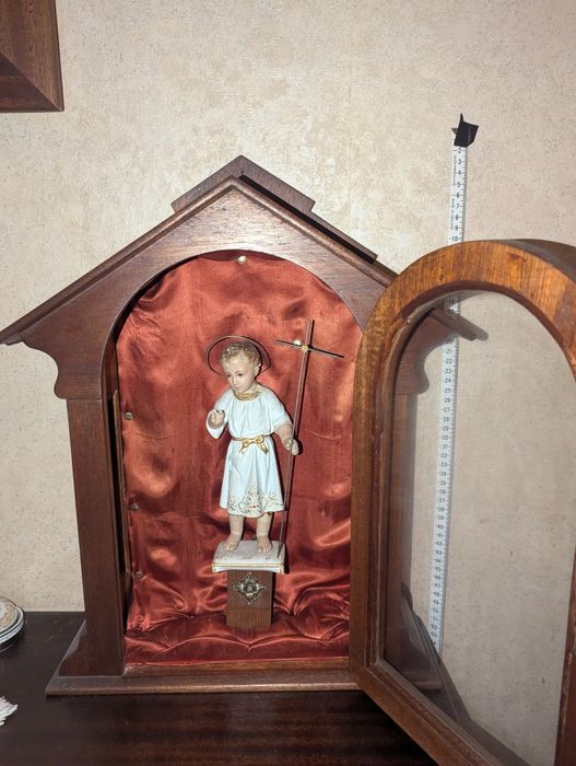 Cofre oratório em madeira