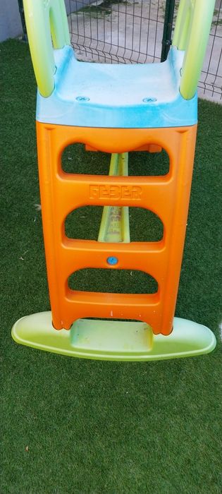 Escorrega de 4 degraus Feber