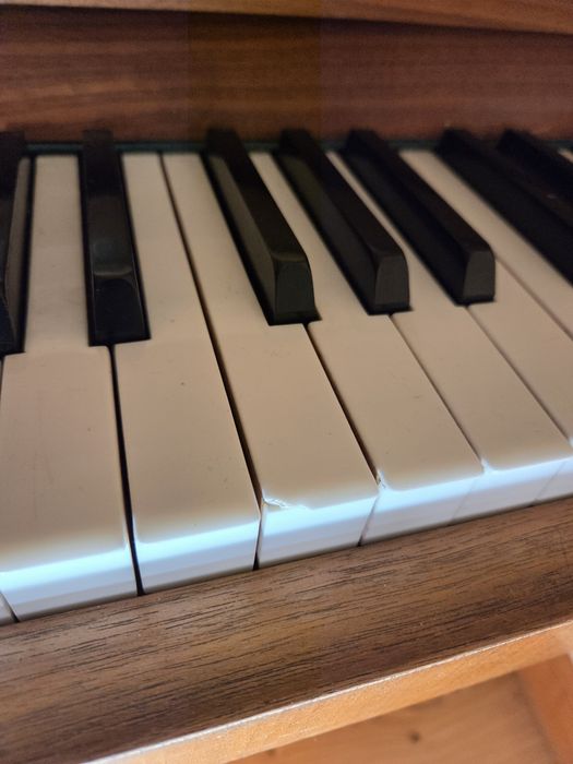 Pianino Legnica w dobrym stanie