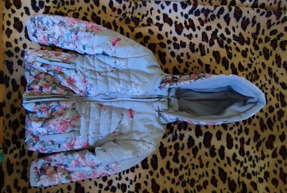 Демісезонна куртка для дівчинки 110 розмір