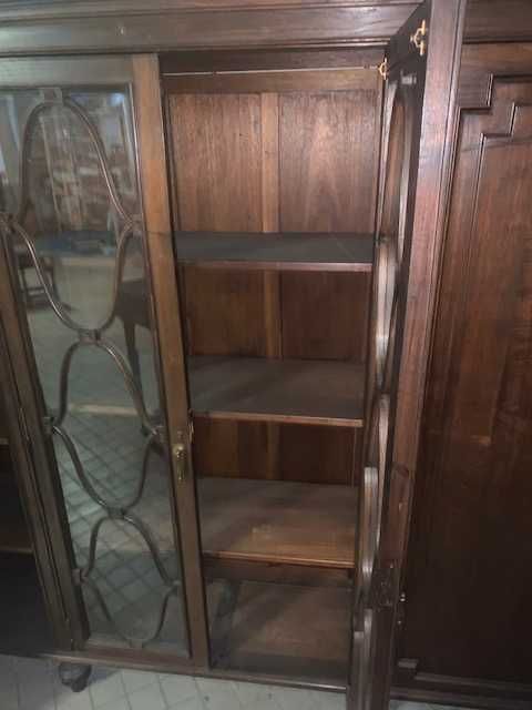Móvel cristaleira, estes para livros e outros