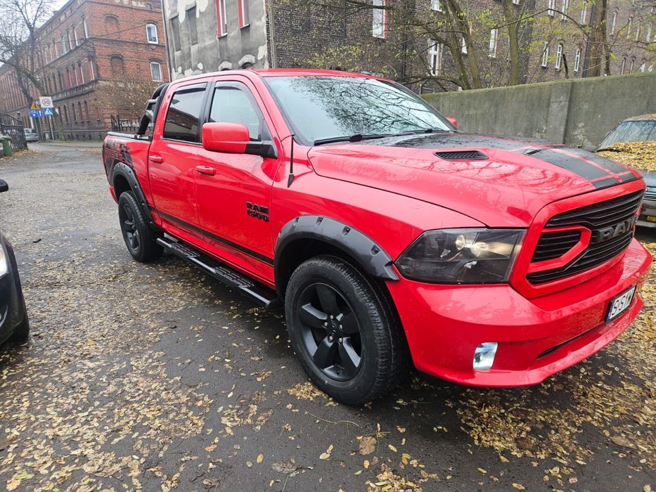 Samochód Dodge RAM 1500