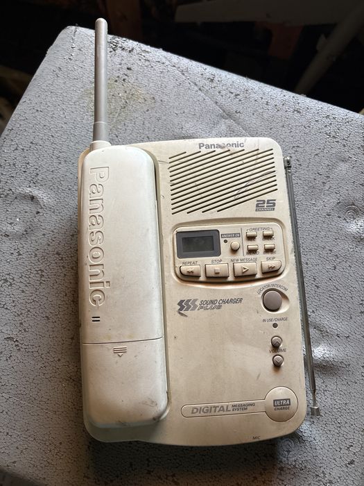 Stary telefon stacjonarny