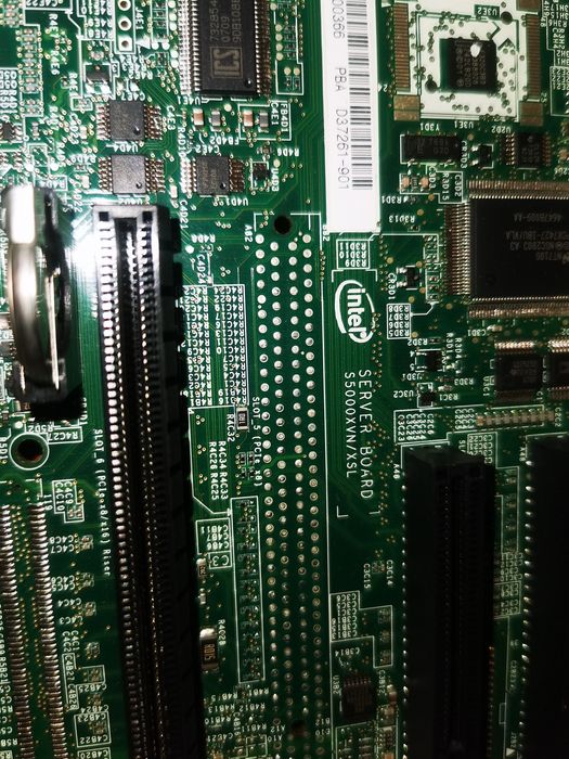 Продам серверну материнську плату Intel S5000XVN з двома процесорами