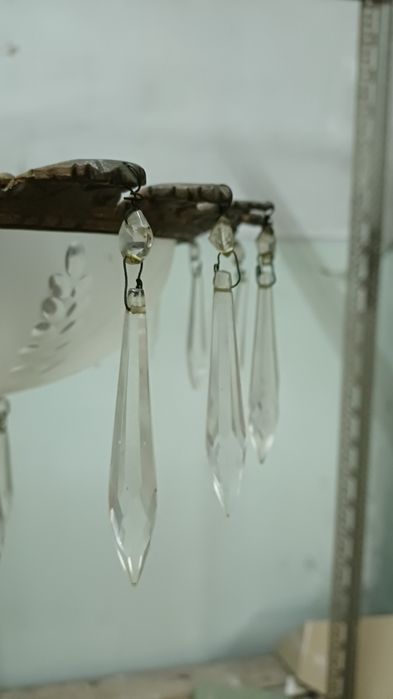 Candeeiro antigo de teto com pingentes