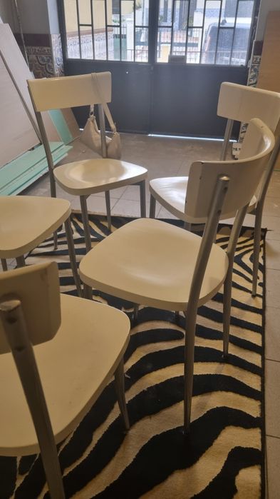 Vendo Cadeiras brancas