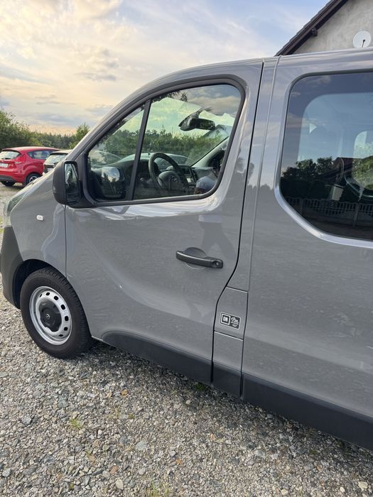Wynajem długoterminowy busów i samochodów osobowych