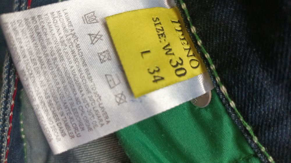 Męskie spodnie jeansy.