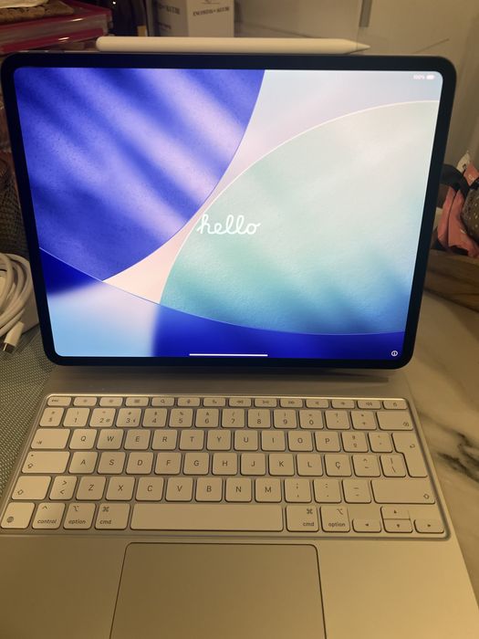 iPad Pro 13’’ (2024) Preto Sideral + Apple Pencil Pro + Teclado Apple