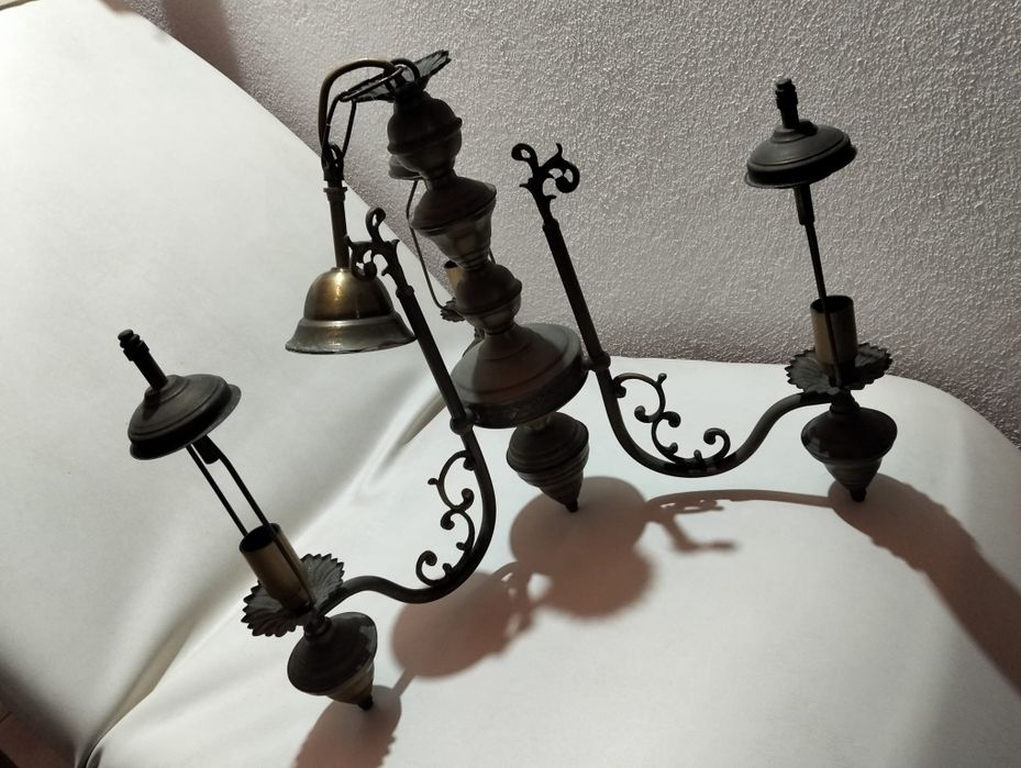 Vendo candeeiro de tecto e de mesa de cabeceira
