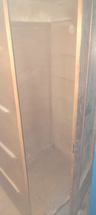 Шкаф з дзеркалом для дачі