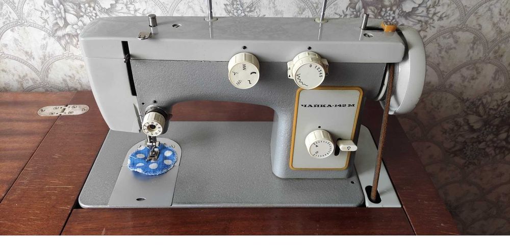 Швейная машина Чайка 142 м