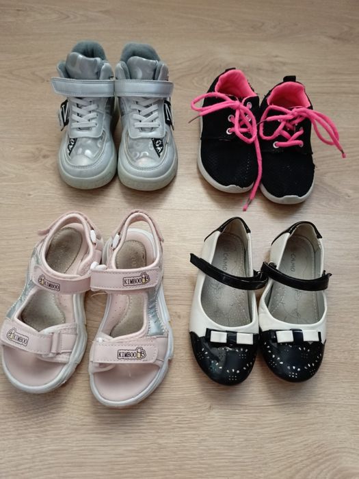 Кросівки, ботинки, туфельки, босоніжки.