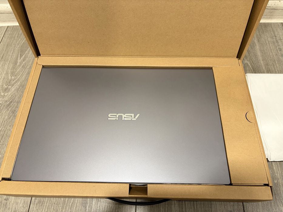 Сучсний ноутбук Asus. 12Gb DDR4. Ryzen 3, Kingston Nvme 256Gb.