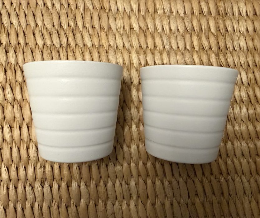Vasos miniatura brancos