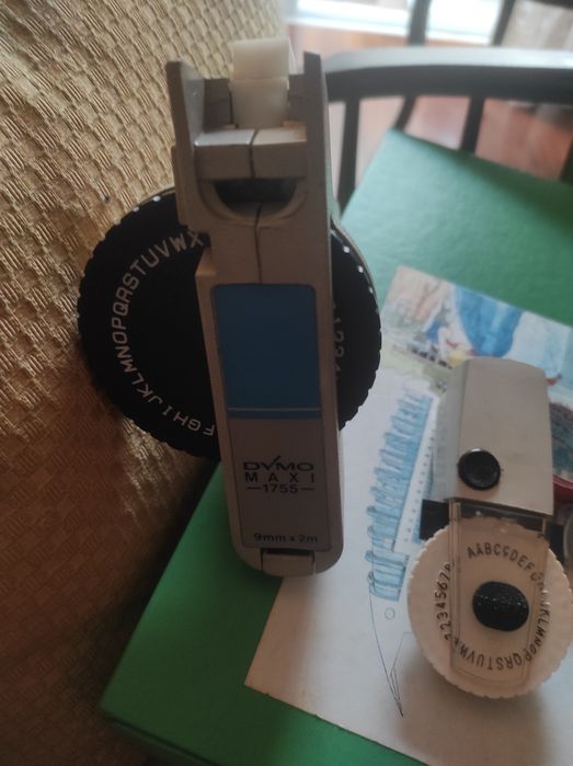 Vendo Agrafador antigo, e rotuladora e minas Mars