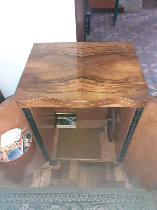 Máquina de Costura Meister-Werke com Móvel