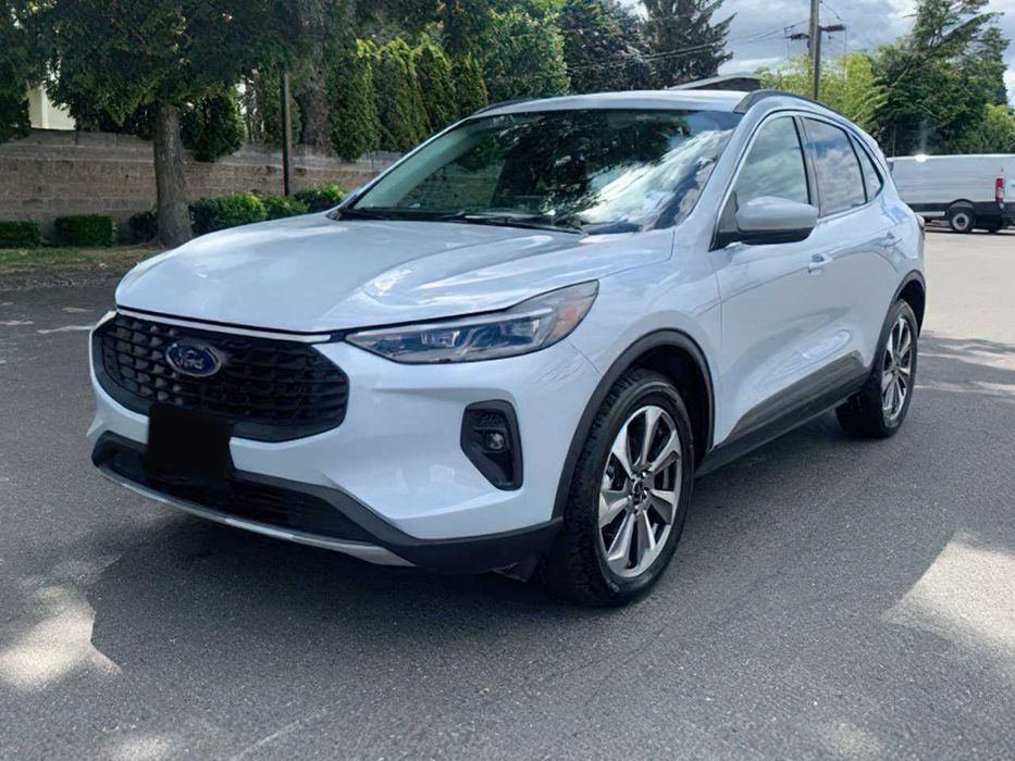 Ford Escape      2024