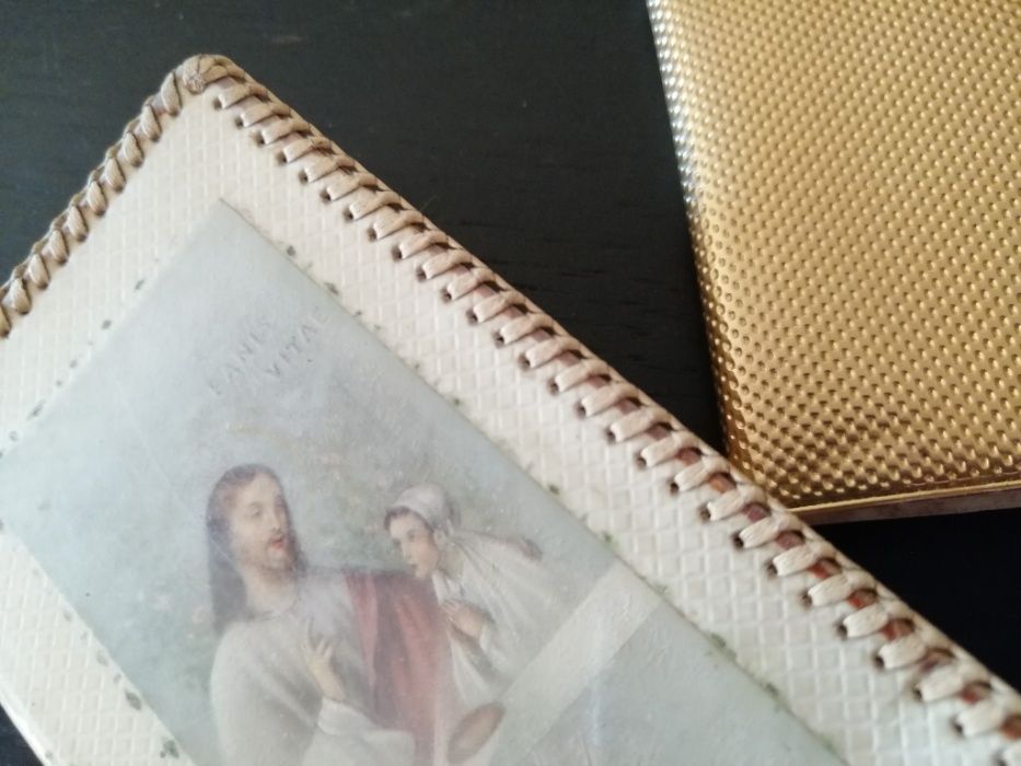 Livro de Missa de 1957 c capa entrançada e Oráculo de Nascimento de 71