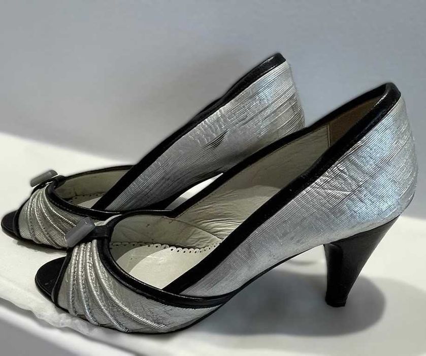 Sapatos prateados Missanga – elegantes e originais