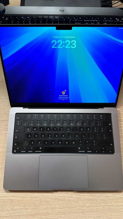 MacBook Pro 14 M1 Max | 64GB | 2TB / 2048GB | Retina XDR | 4 monitory