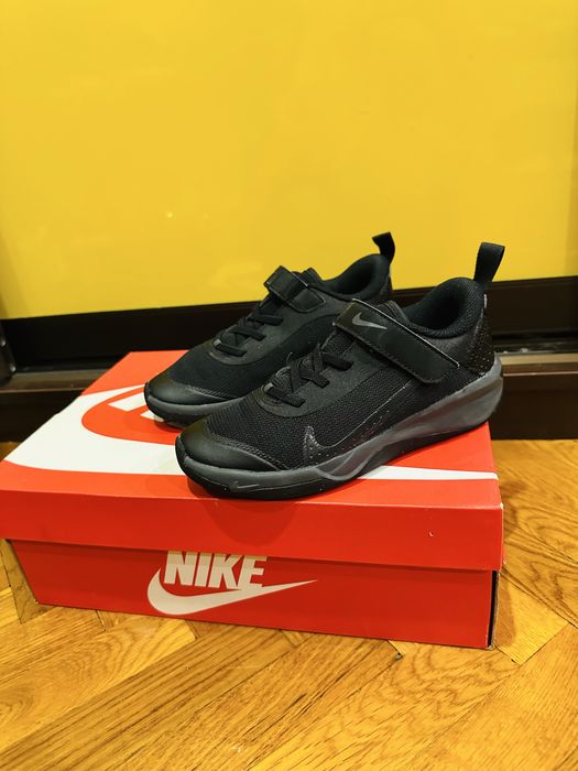 Кроссовки Nike Omni размер 33