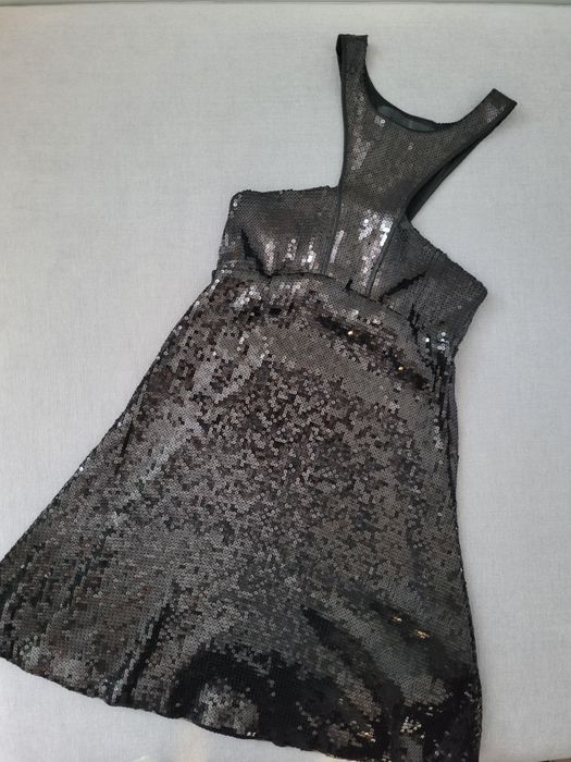 Czarna sukienka w cekiny Zara r. M