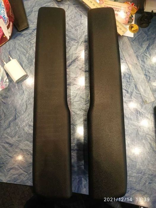 Подлокотник автомобильный подъёмный с регулировкой угла наклона.