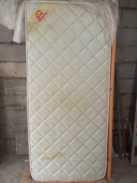 Cama dupla de pessoa ,podendo se trasformar  em cama se casal