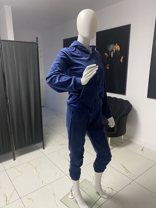 Manekin na ubrania bialy