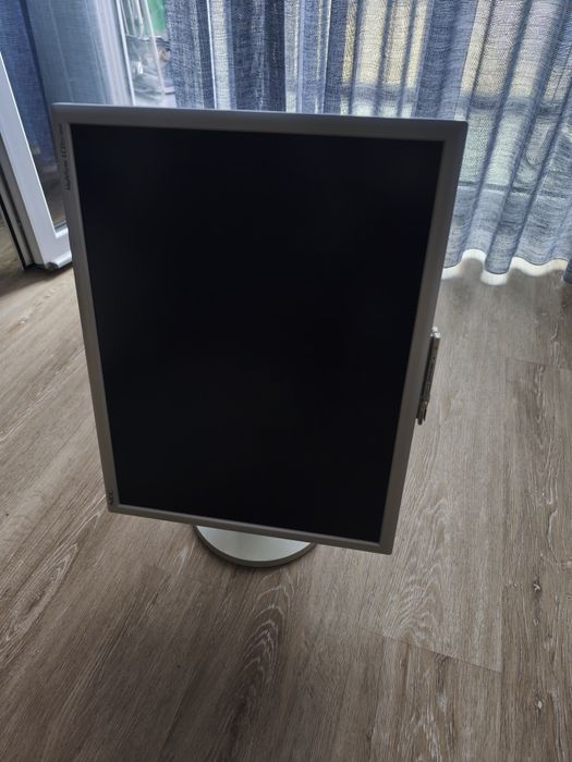 Monitor antigo + cabos