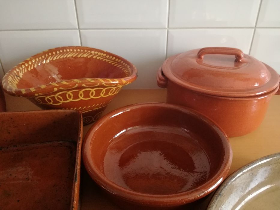 Lote de 7 peças de loiça em barro vidrado (ou separadamente)