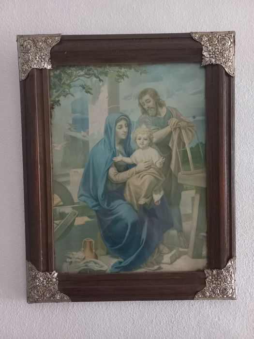 Quadro já  muito antiga, dos anos 50. Moldura em  madeira com vidro e cantos com folha de Estanho