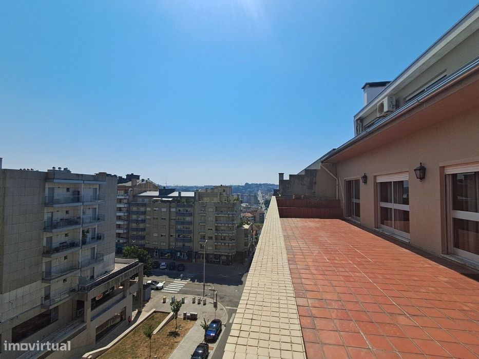 Apartamento T4+2 Duplex, com terraço em São João da Madeira. — S. João Da Madeira, Aveiro