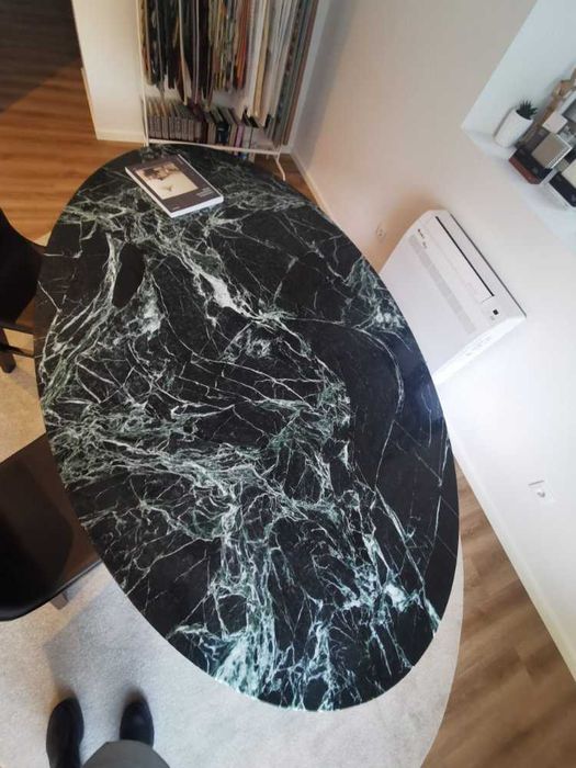 Mesa em mármore e ferro