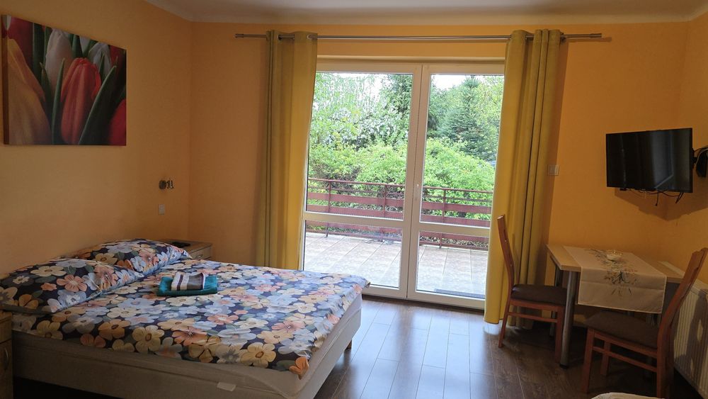 Nałęczów noclegi blisko Parku | pokoje 3-os. z łazienką + taras 80m2 | wolne terminy | Stokrotka