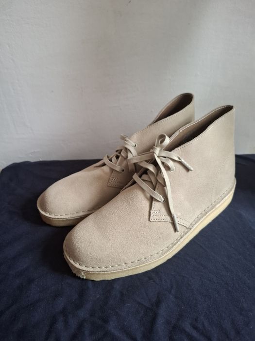Nowe beżowe buty Clarks