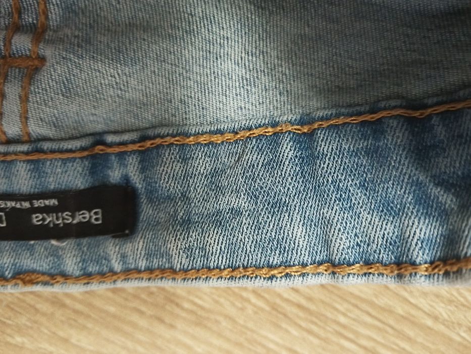 Jeansy damskie rozmiar 34 firmy Bershka
