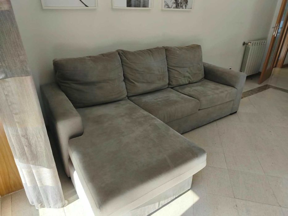 Sofá cinzento 3 lugares com chaise longue