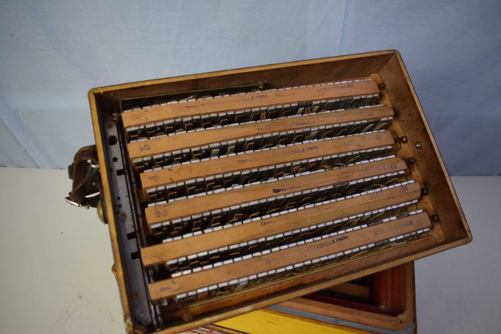 Acordeao Stradella Salas Italia. N 259