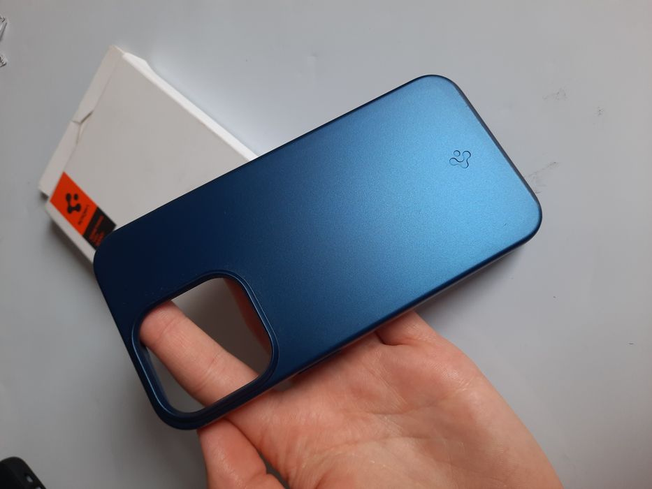 Plecki Spigen do iPhone 13 Pro Thin Fit granatowy