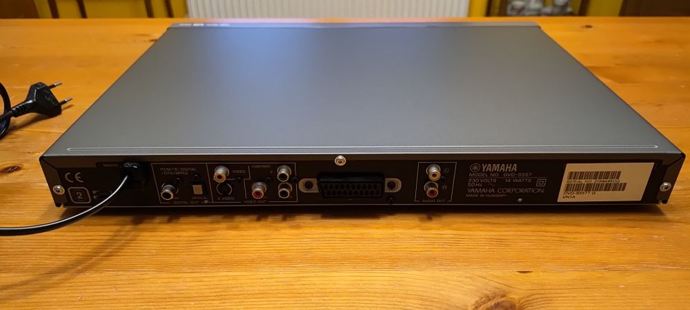 Odtwarzacz DVD Yamaha S-557