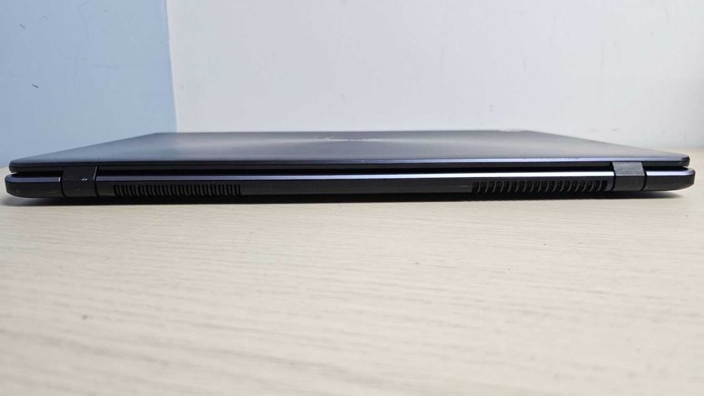 Ноутбук Asus Vivobook F705Q 17.3" / AMD A12-9720P /AMD Radeon R7 Graphics