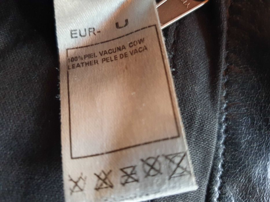 Mala de mão pequena, de Senhora, em pele preta, marca "TRUCCO"