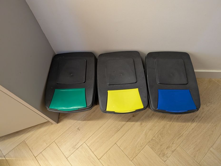 Conjunto caixotes reciclagem ecoponto