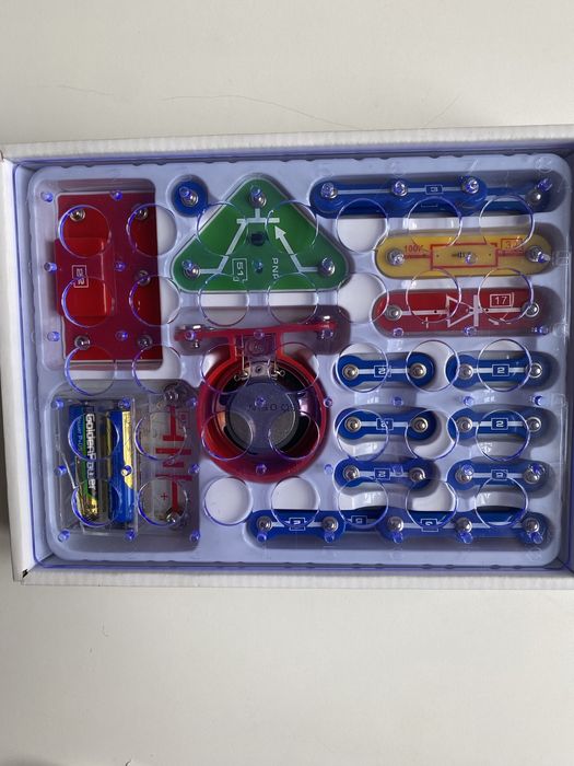 Електронний конструктор Знаток