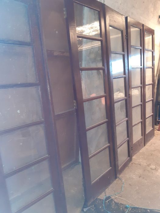 Barias portas em bom estado