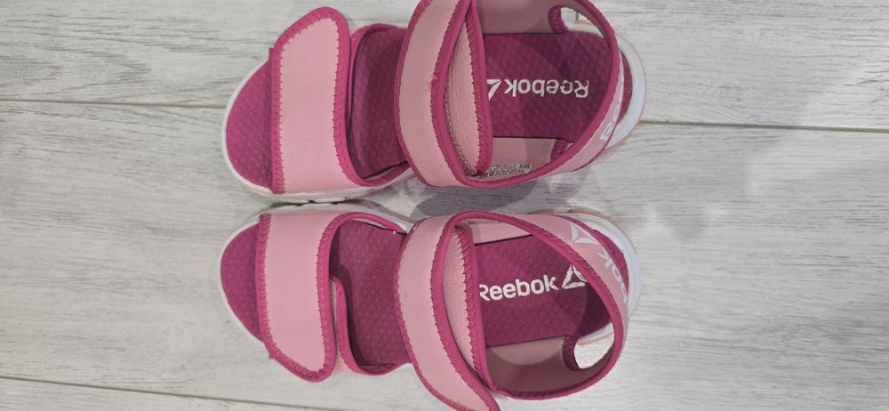 Продам босаножки Reebok